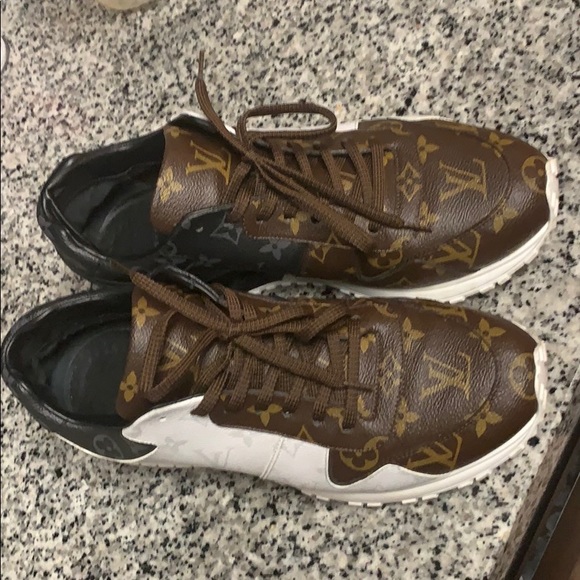 Louis Vuitton Sneakers - Picture 1 of 8